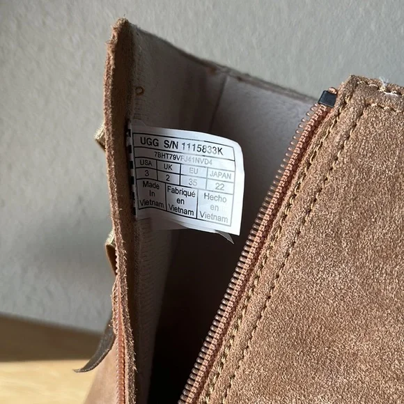 UGG Girls Tillee Boots size 3 - Picture 11 of 11